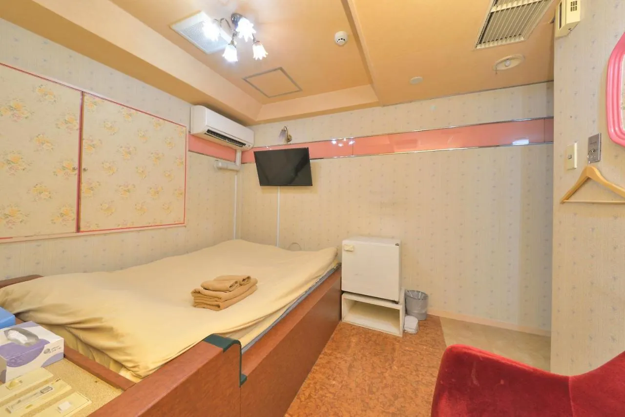 **  Oyo Hotel Sanmaruco Tokyo Japan