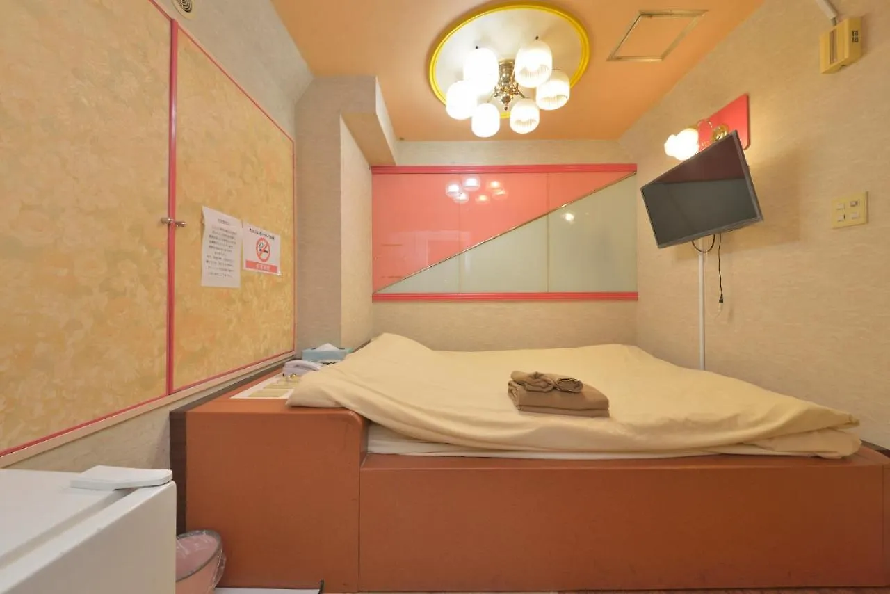 **  Oyo Hotel Sanmaruco Tokyo Japan