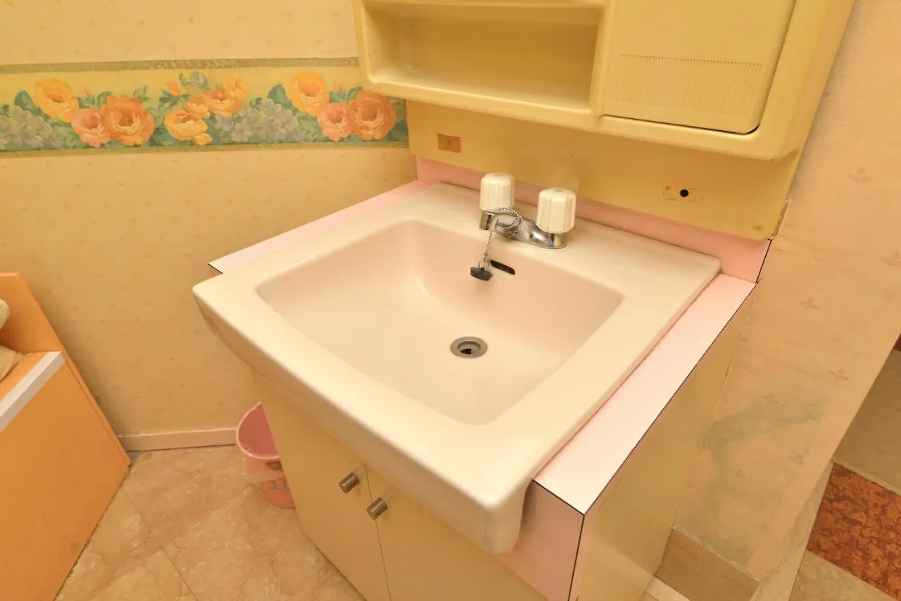 **  Oyo Hotel Sanmaruco Tokyo Japan