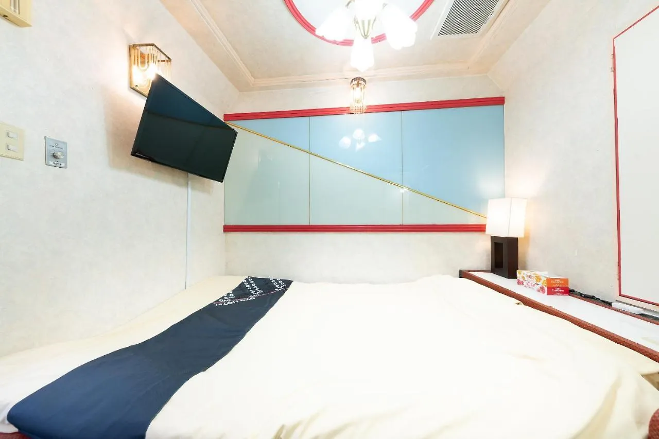 **  Oyo Hotel Sanmaruco Tokyo Japan
